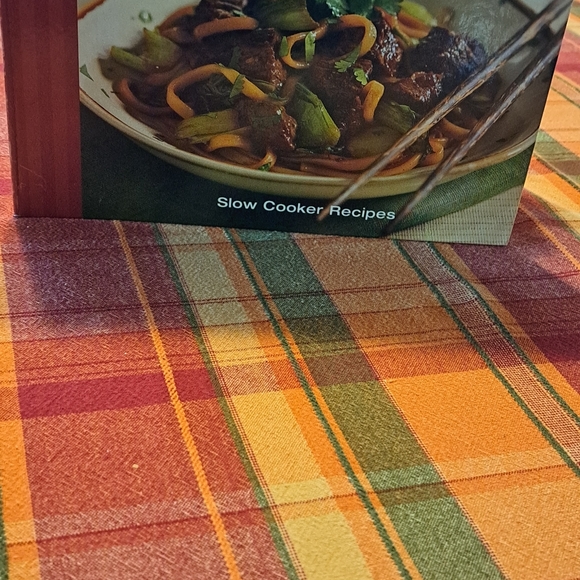 Bundle of Two Crockpot Recipe books. - Picture 9 of 12